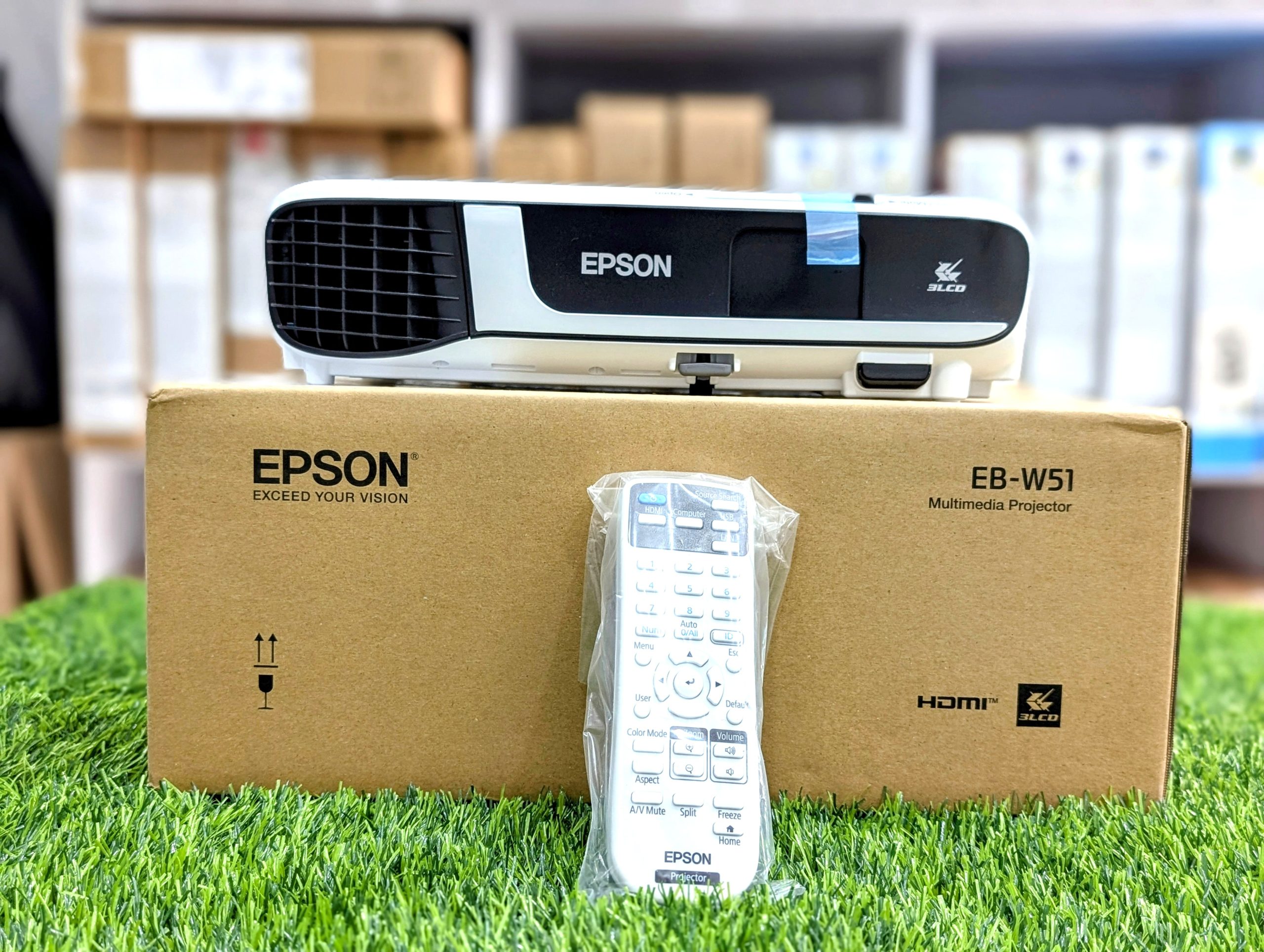 Epson EB-W51 3LCD, 4000 Lumens, 320 Inch Display, WXGA Projector - White